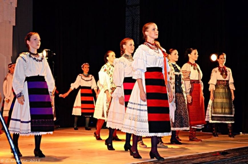 У Чернівцях угорці організували благодійний концерт. Зібрані кошти передали воїнам АТО ФОТО) (фото) - фото 3