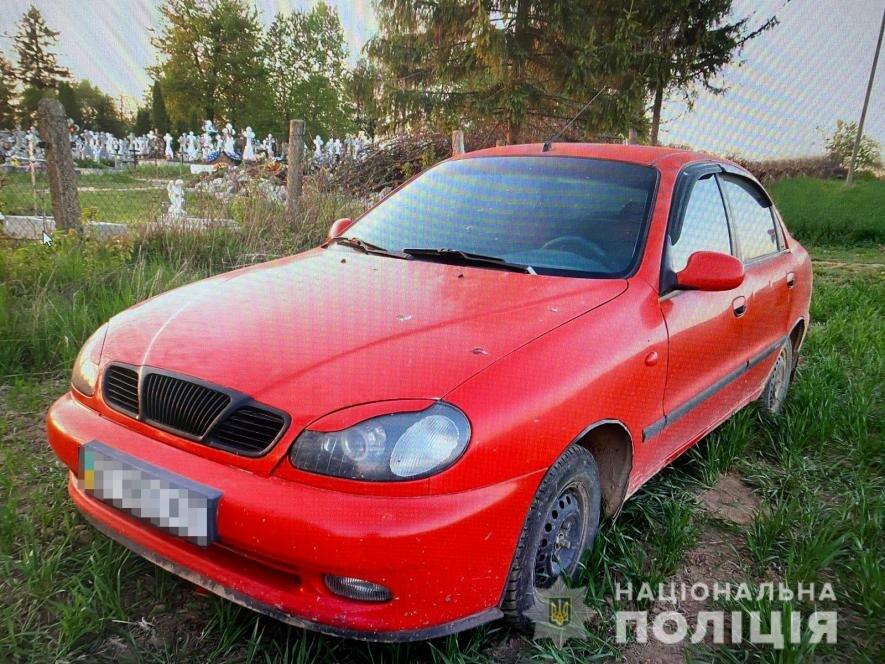 На Буковині 18-річнний юнак викрав авто, за скоєне йому загрожує 8 ...