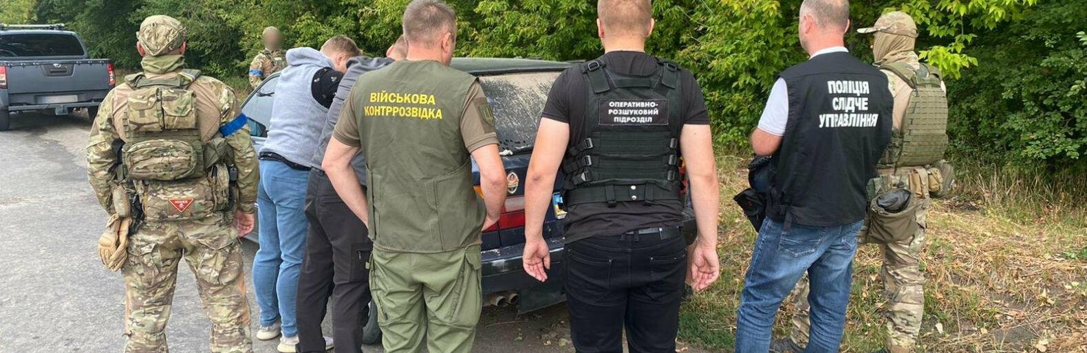 На Буковині затримали двох організторів незаконного трансфера чоловіків поза пунктом пропуску в Молдову