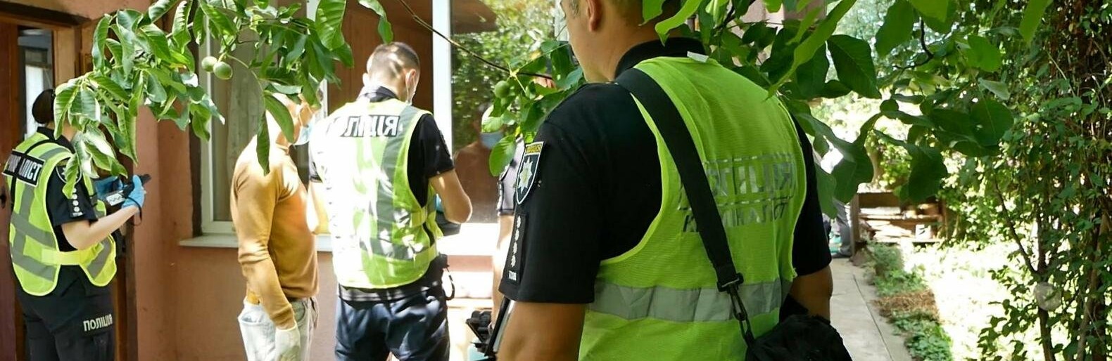 Поліцейські затримали двох рідних братів, які підозрюються у вбивстві подружжя пенсіонерів на Буковині,