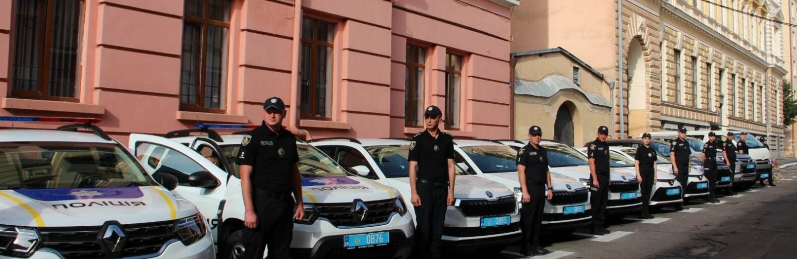 Автопарк поліції на Буковині став багатшим на 21 новий службовий автомобіль