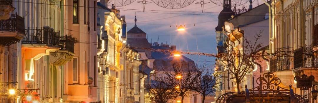 У Чернівецькій області заборонили використання усіх видів зовнішнього освітлення під час комендантської години 