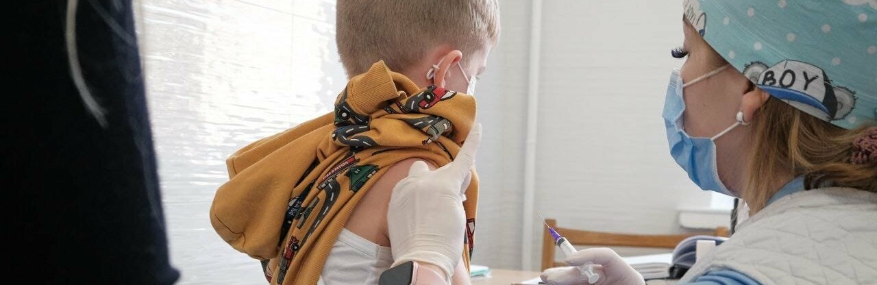 В Україні вже 20 людей захворіли на кір з початку року: у Чернівцях почали вакцинувати дітей