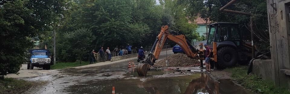 У Чернівцях прорвало велику трубу: на яких вулицях не буде води 