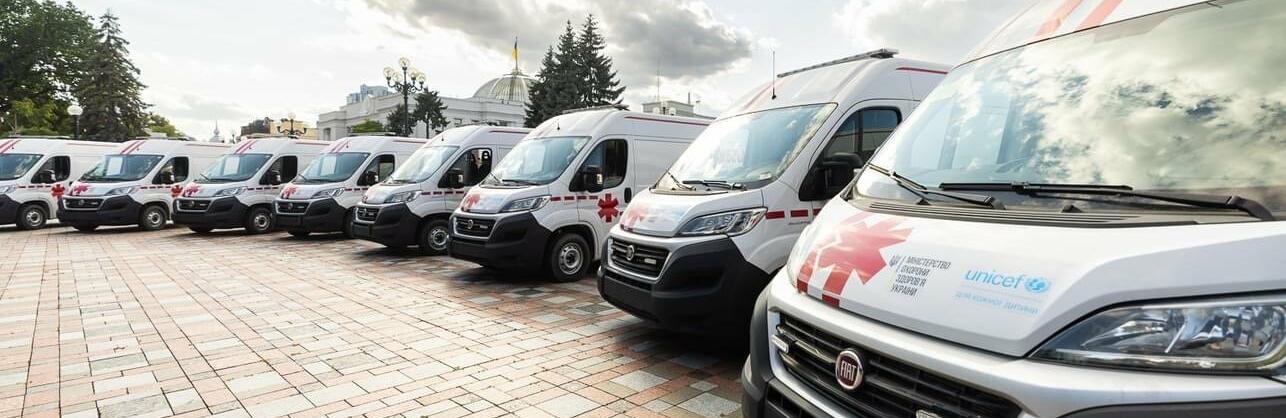  У Чернівцях обласний перинатальний центр отримав «швидку» для допомоги новонародженим