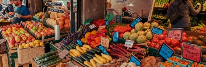Буковинців закликають не купувати продукти на стихійних ринках