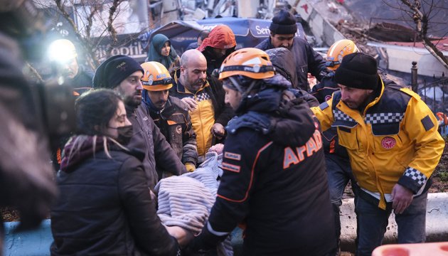 Кількість загиблих від землетрусів у Туреччині та Сирії перевищила 8000