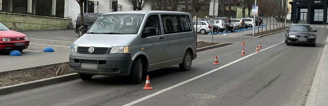 У Чернівцях автівка наїхала на жінку 