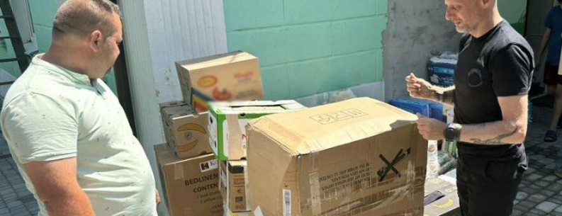 Буковинські поліцейські здійснили мрію 12-річного хлопчика: правоохоронці передали допомогу для ВПО