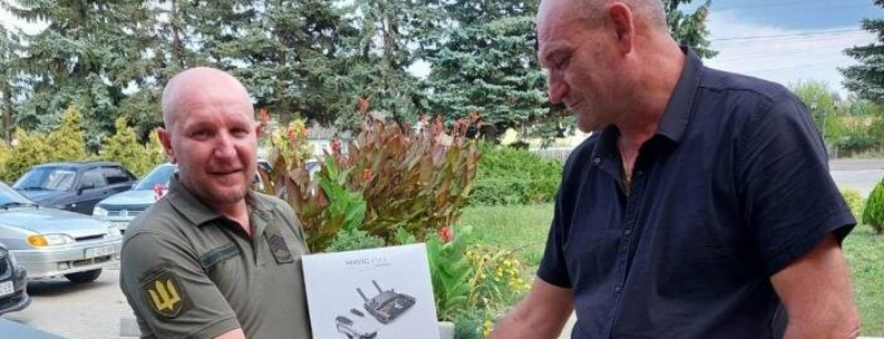 “Бойова пташка” для захисника: одна з громад Буковини передали допомогу