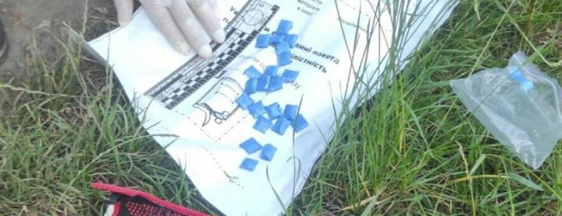 Протидія наркобізнесу в Чернівцях: патрульні затримали закладчика
