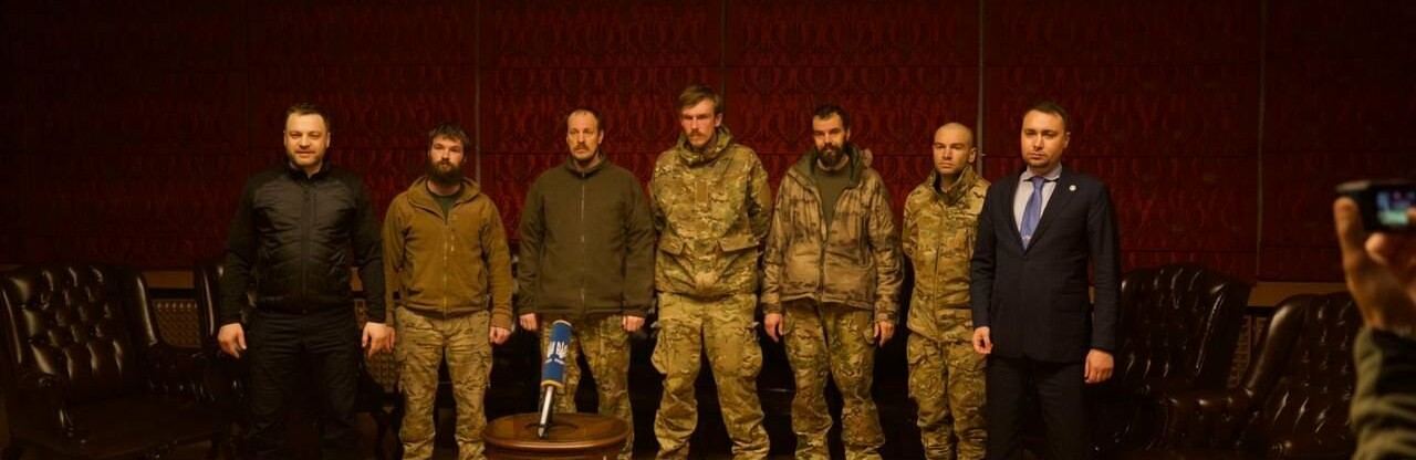 Українських захисників з Азовсталі повернули в Україну з полону