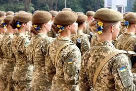 В Україні запускають виробництво військової форми для жінок