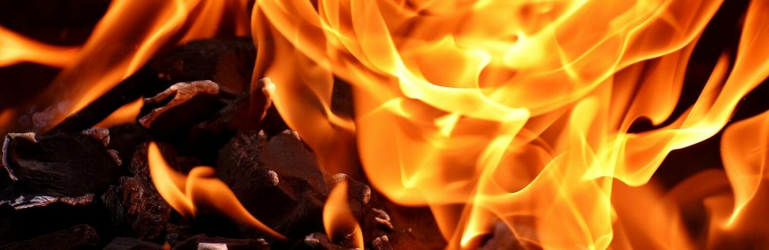 З початку року у Чернівецькому районі сталося більше тисячі пожеж