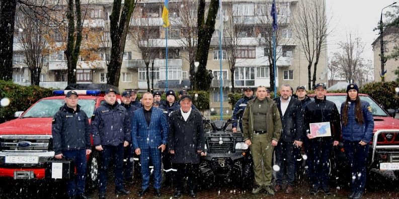 Рятувальники Вижниччини отримали спеціальний автомобіль від польських колег
