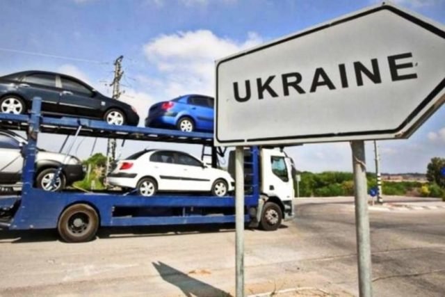 В Україні хочуть тимчасово повернути нульове розмитнення для авто: кого це стосується