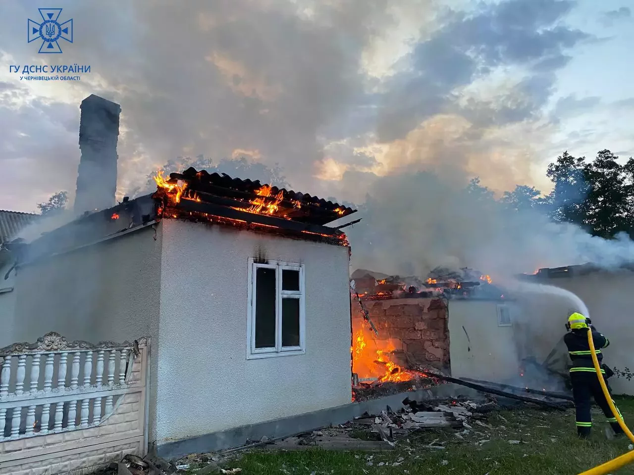 У Чернівецькі області вогонь знищив житловий будинок