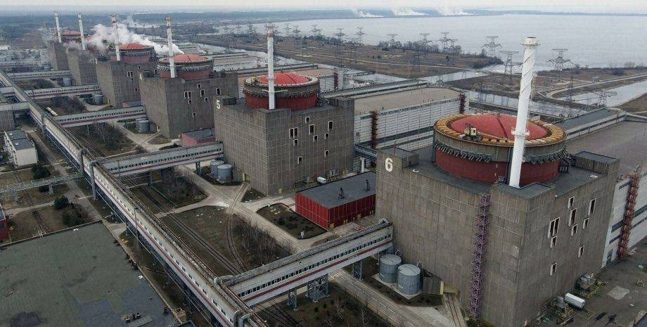 Окупанти знову обстріляли Запорізьку АЕС - які можливі наслідки