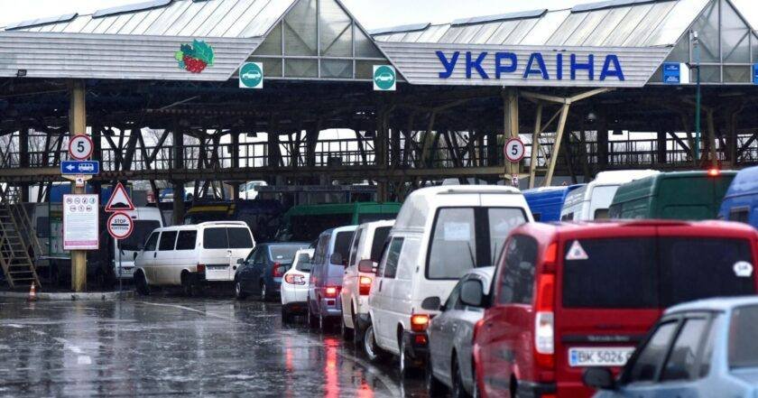 Україна вводить електронні черги для авто на прикордонних переходах