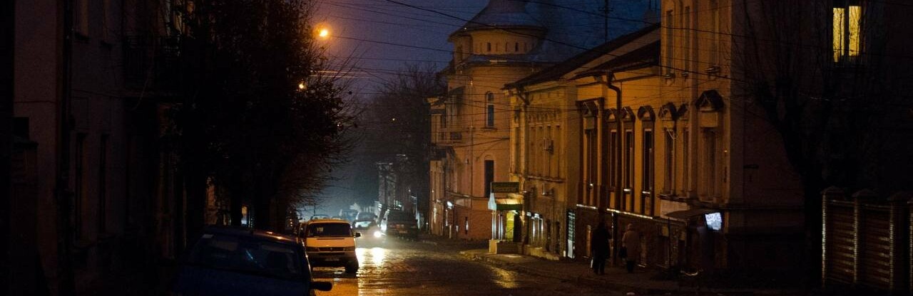 Чому частина Чернівців досі без світла