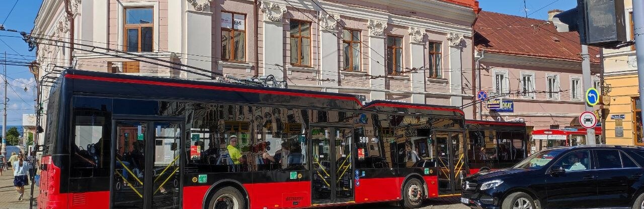 У Чернівцях зараз не курсують кілька маршрутів тролейбусів