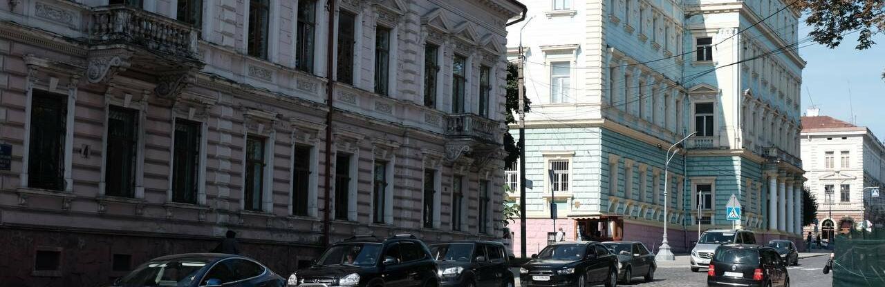 У Чернівцях ремонтують дороги: де рух обмежений 