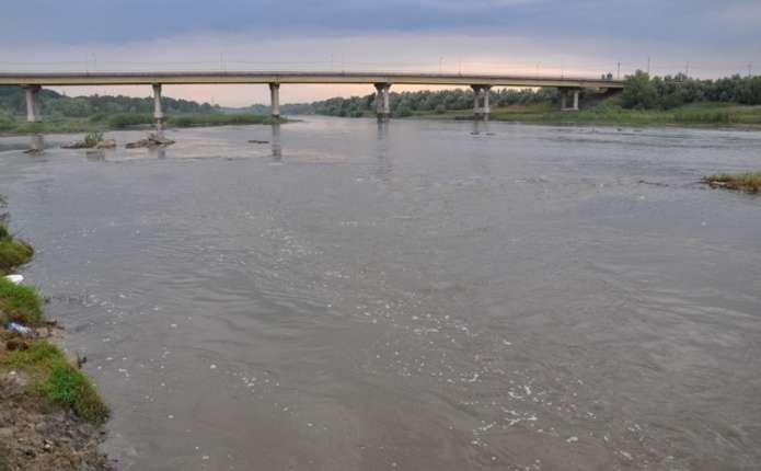 У Чернівцях відновлюють подачу води на Прутських водозаборах