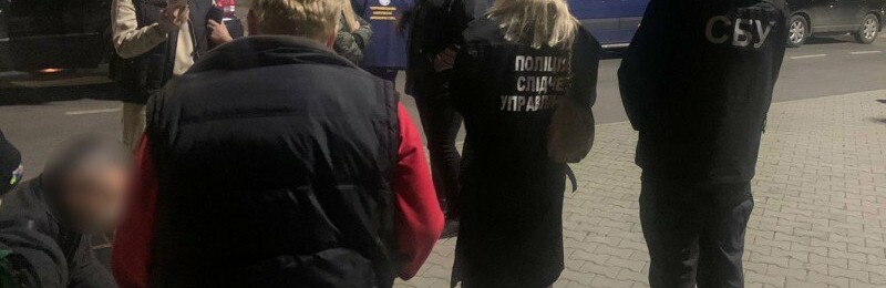 Жительку Чернівецького району судитимуть за організацію незаконного переправлення чоловіків за кордон