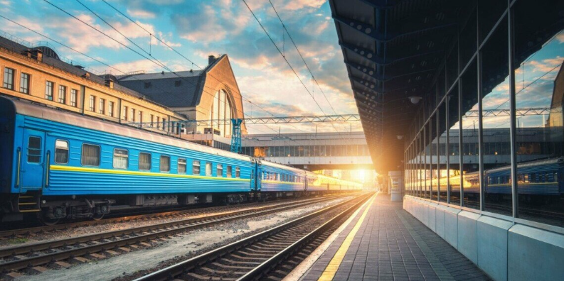 Сьогодні, 4 листопада, Україна святкує день працівників поїздів і залізничних вокзалів
