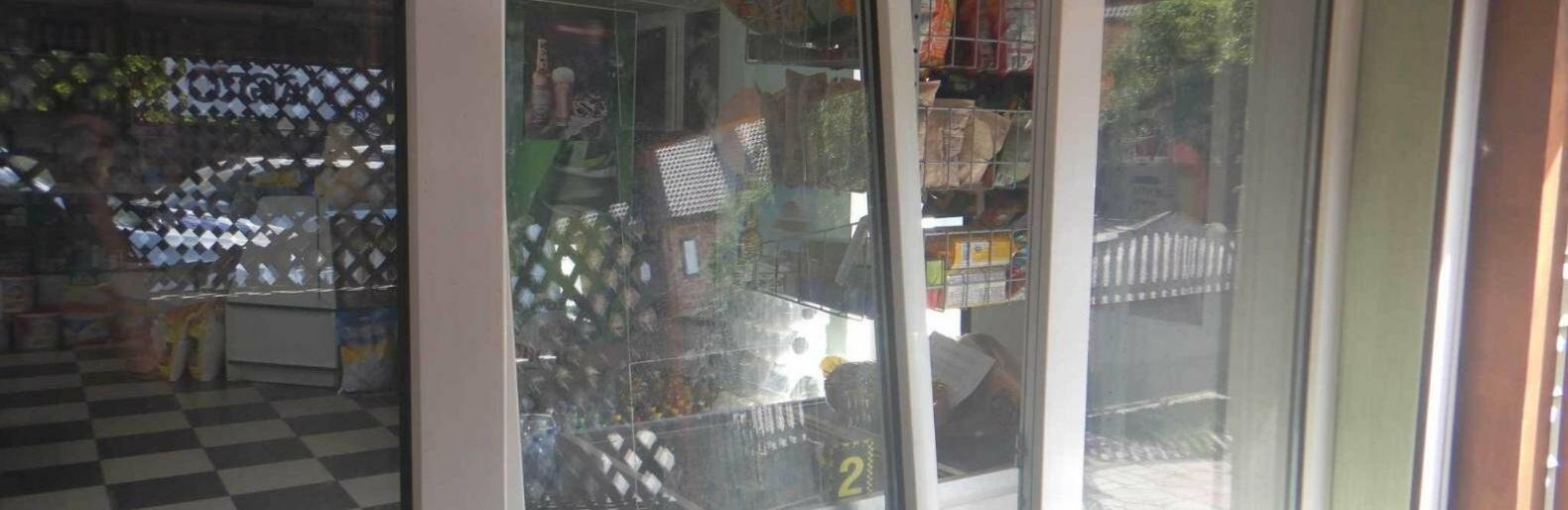 Зламав вікно та вкрав гроші: викрили буковинця, який вдерся до магазину
