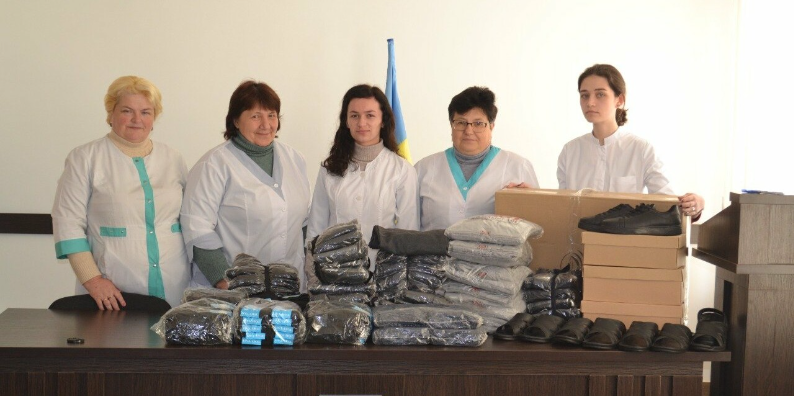 Працівники Хотинської зібрали кошти на одяг для поранених військових