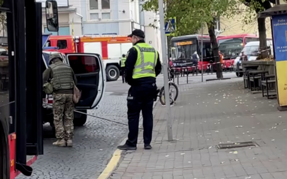 Чи була вибухівка на зупинці у центрі Чернівців