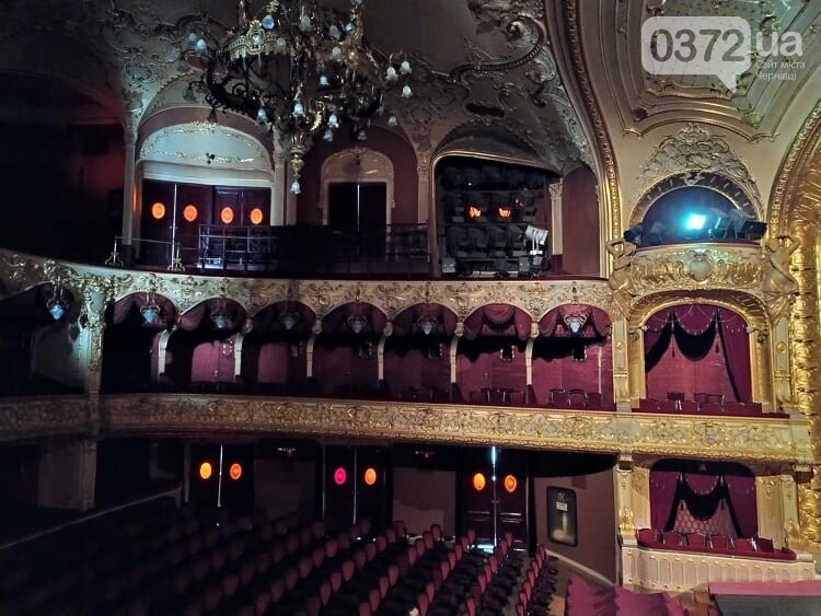 під час репетиції нової вистави "Подорожі з ангелом"