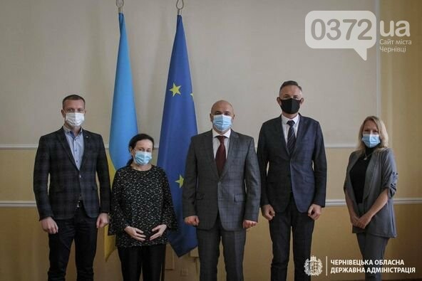 фото: фейсбук-сторінка Чернівецької ОДА, Представниця ООН Оснат Лубрані обговорила низку питань із чернівецькими чиновниками Представниця ООН Оснат Лубрані обговорила низку питань із чернівецькими чиновниками