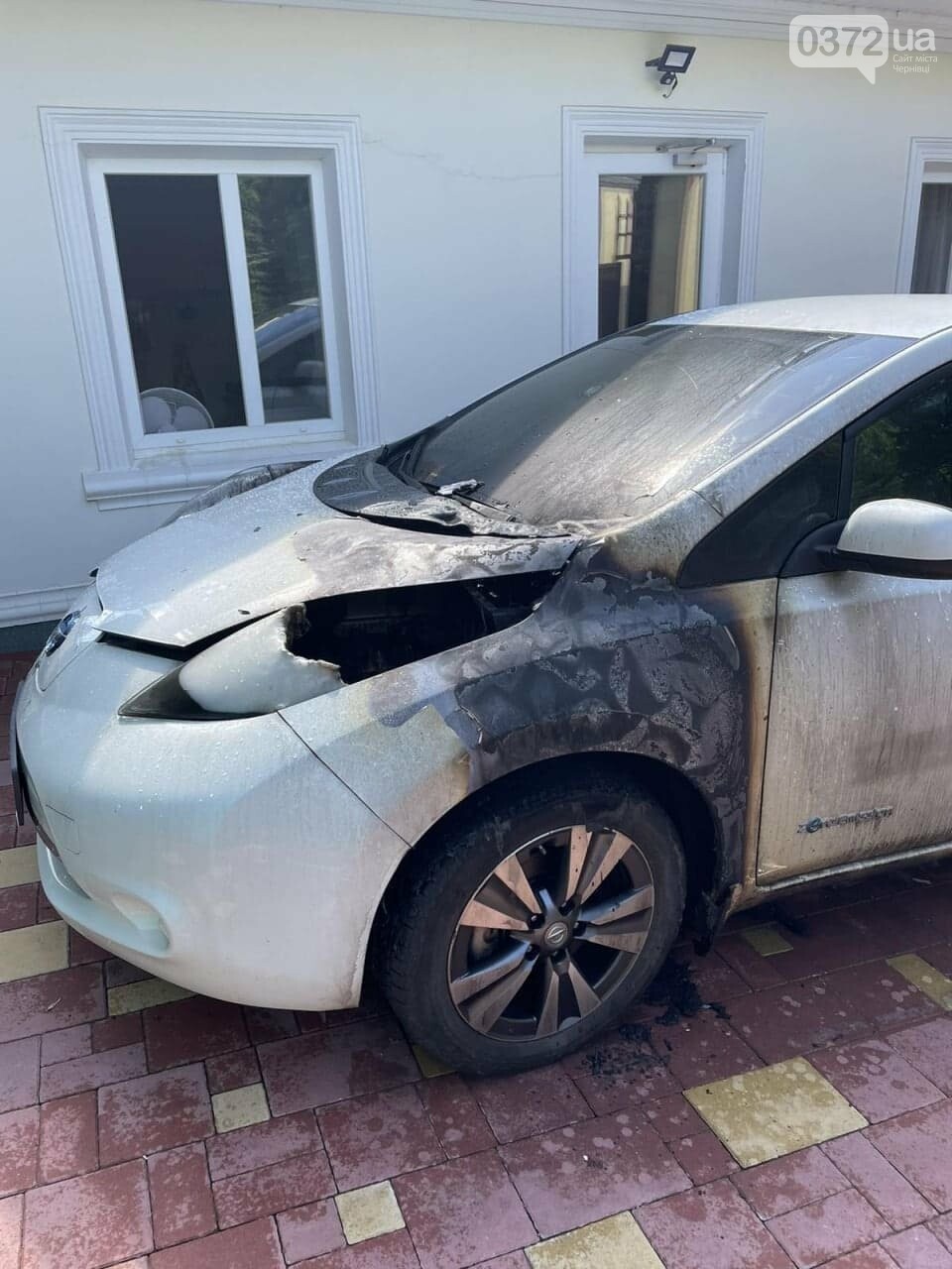 автомобіль Nissan після пожежі
