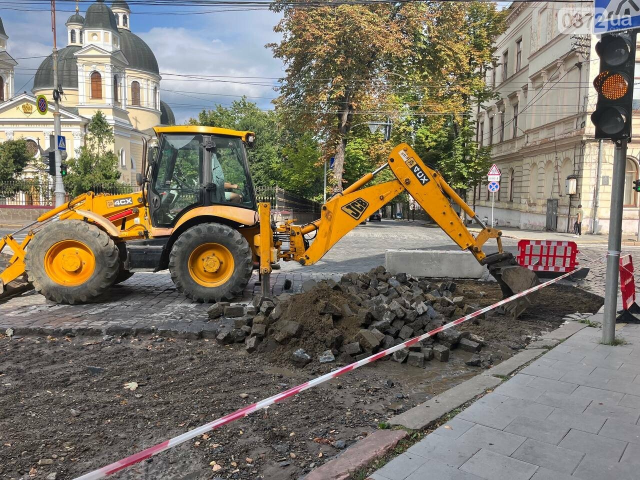 У Чернівцях почали ремонтувати ділянку вулиці Кафедральної - ФОТО