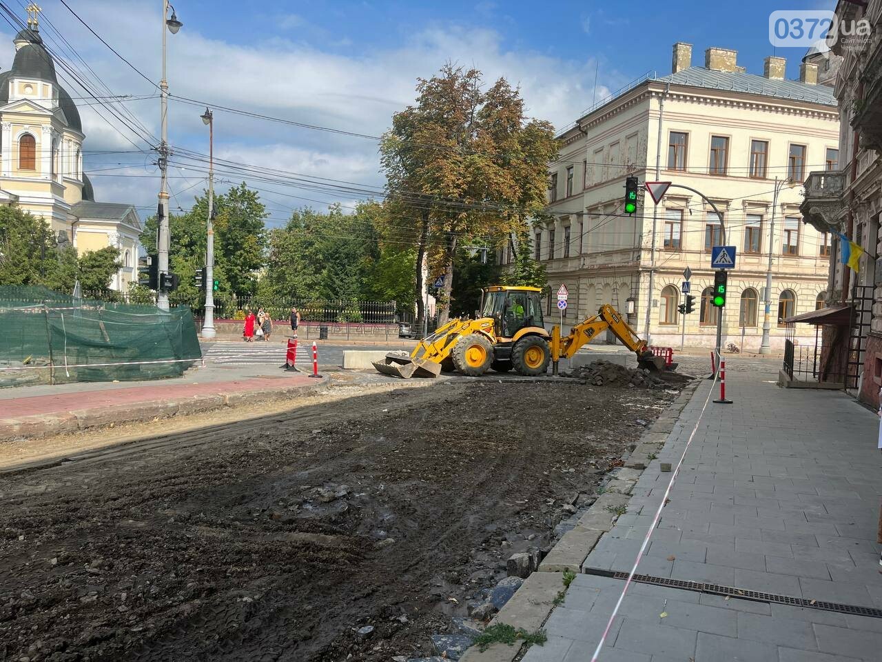 У Чернівцях почали ремонтувати ділянку вулиці Кафедральної - ФОТО