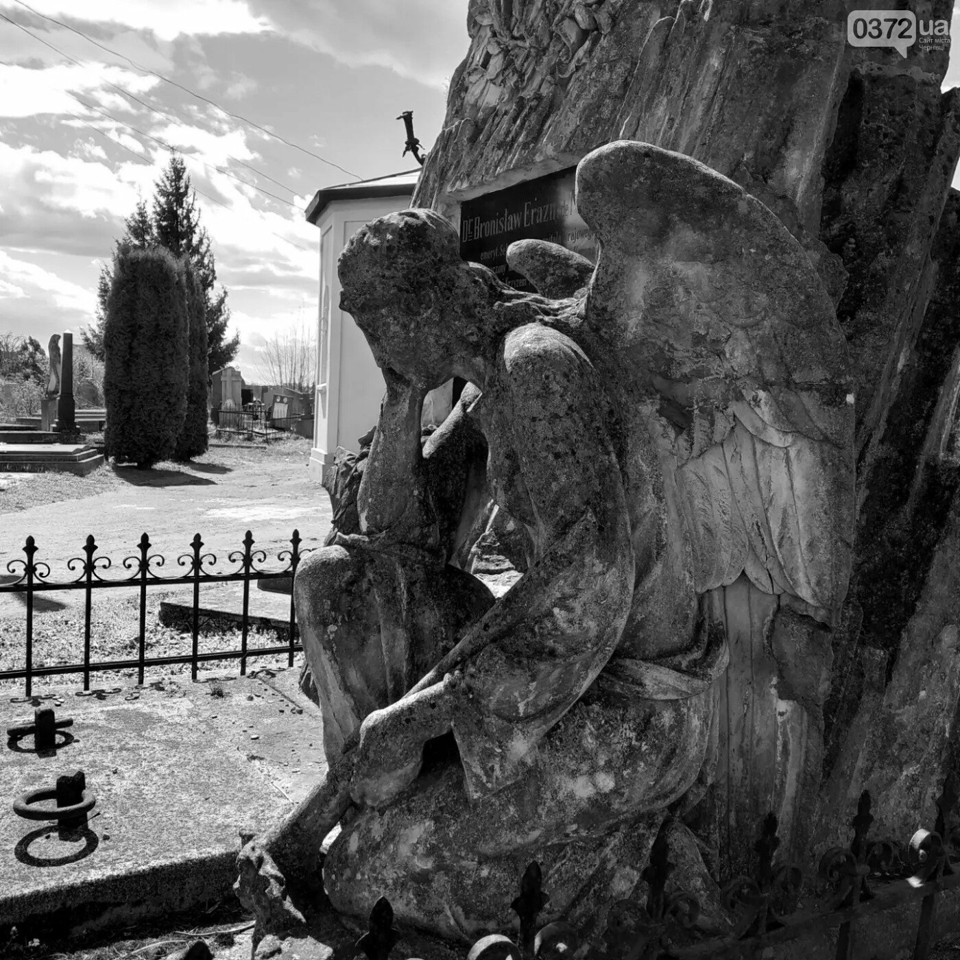 Мистецтво вічного спокою: які таємниці зберігає найстаріше кладовище Чернівців