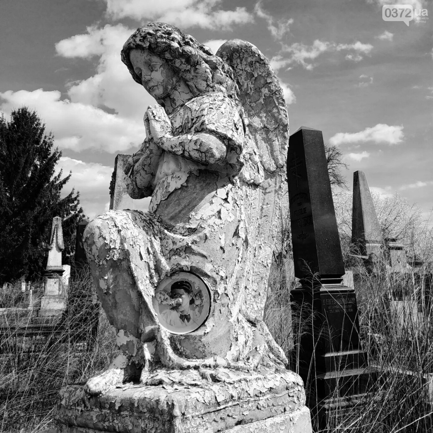 Мистецтво вічного спокою: які таємниці зберігає найстаріше кладовище Чернівців