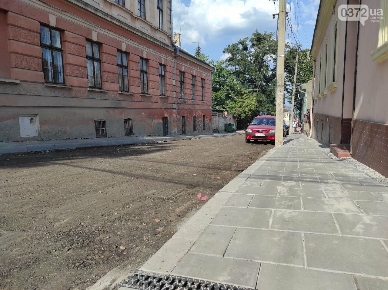 У Чернівцях на одній з вулиць закінчили капремонт тротуарів