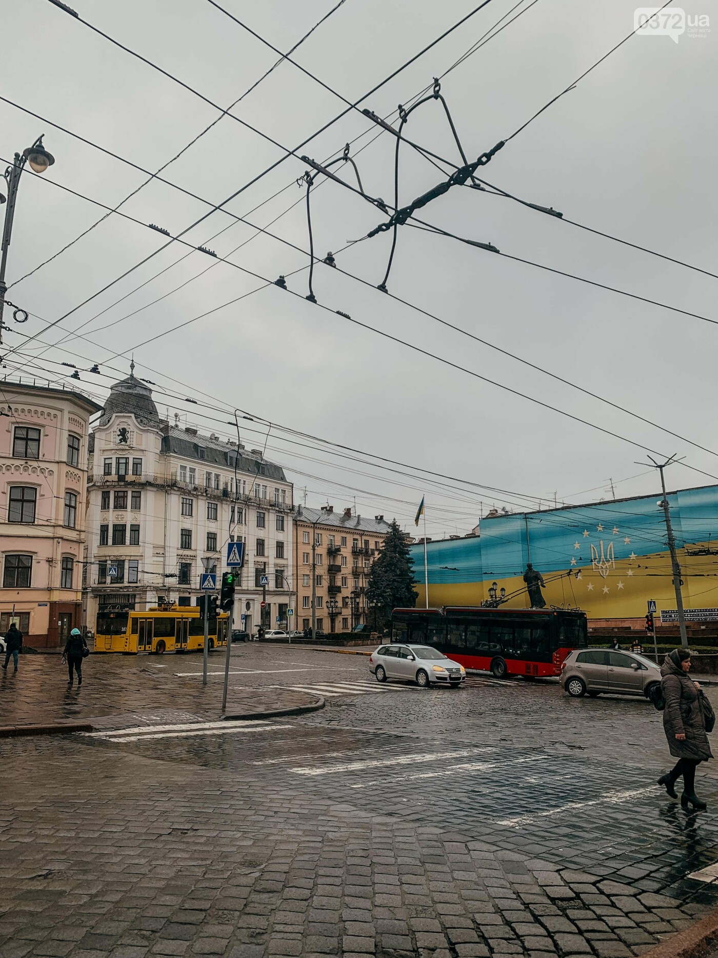 Фото дощового ранку в Чернівцях