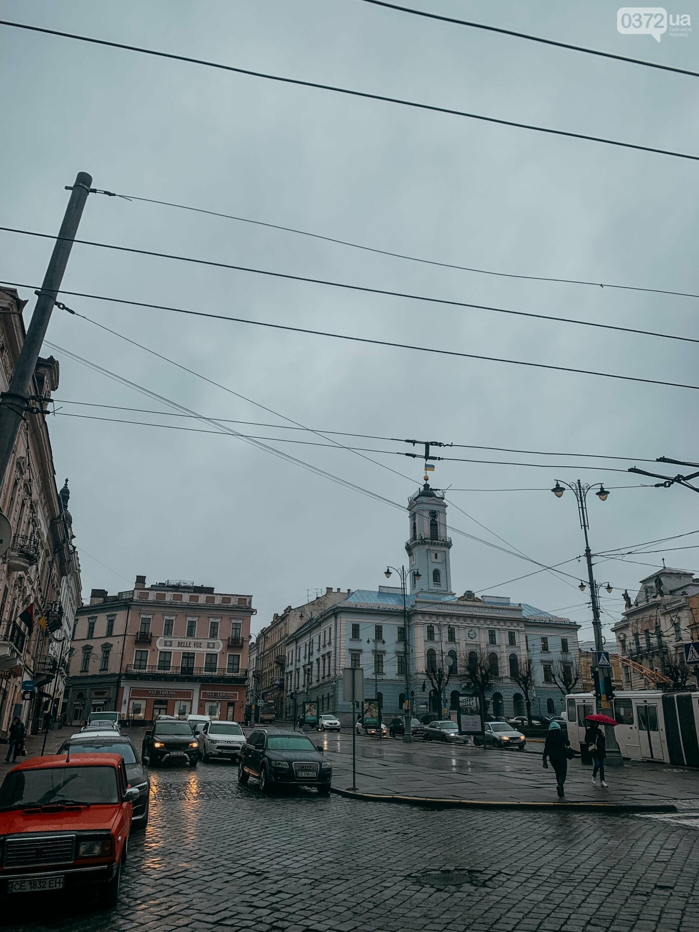 Фото дощового ранку в Чернівцях