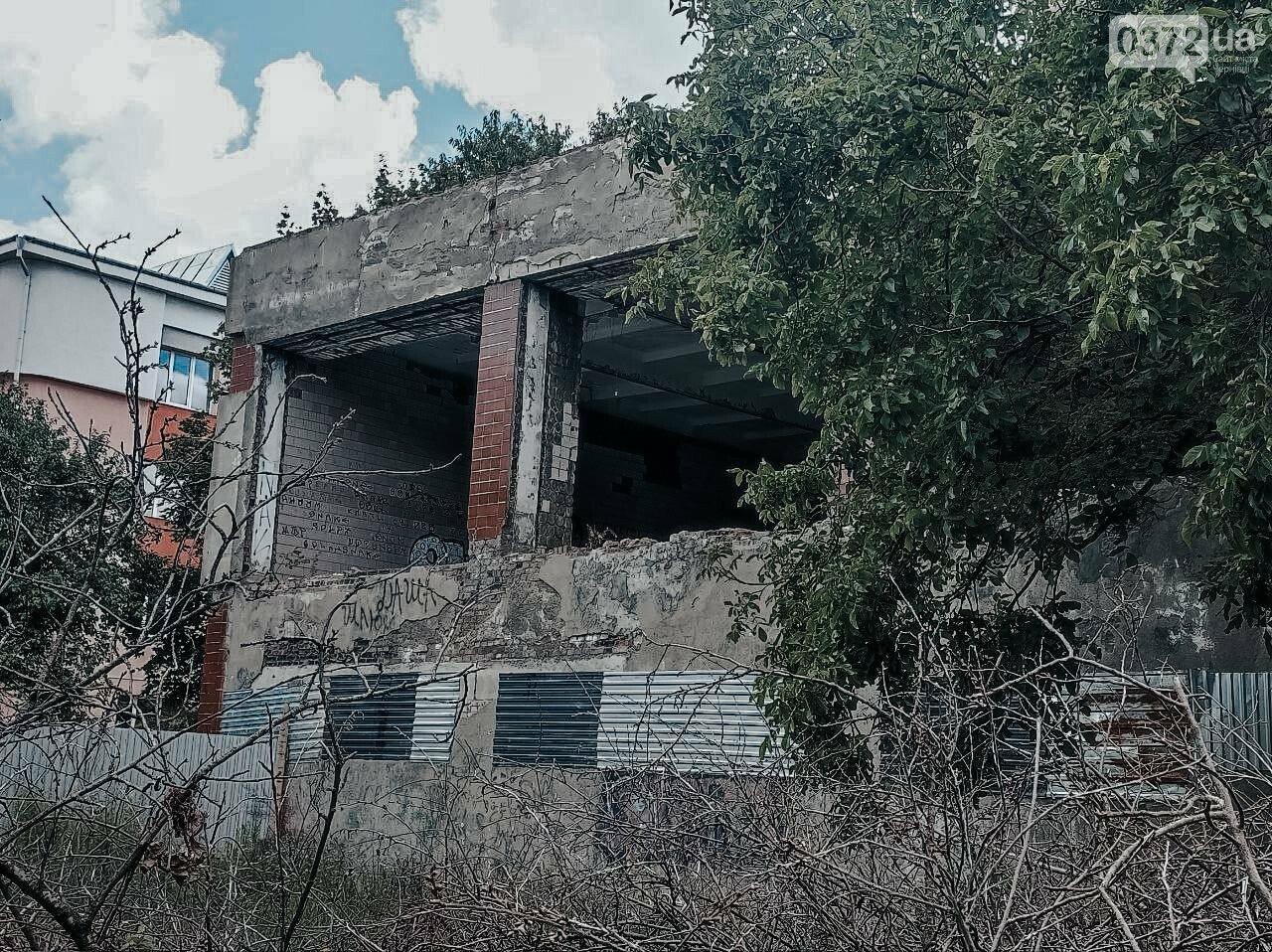 Закинутий басейн по вулиці Воробкевича, 19