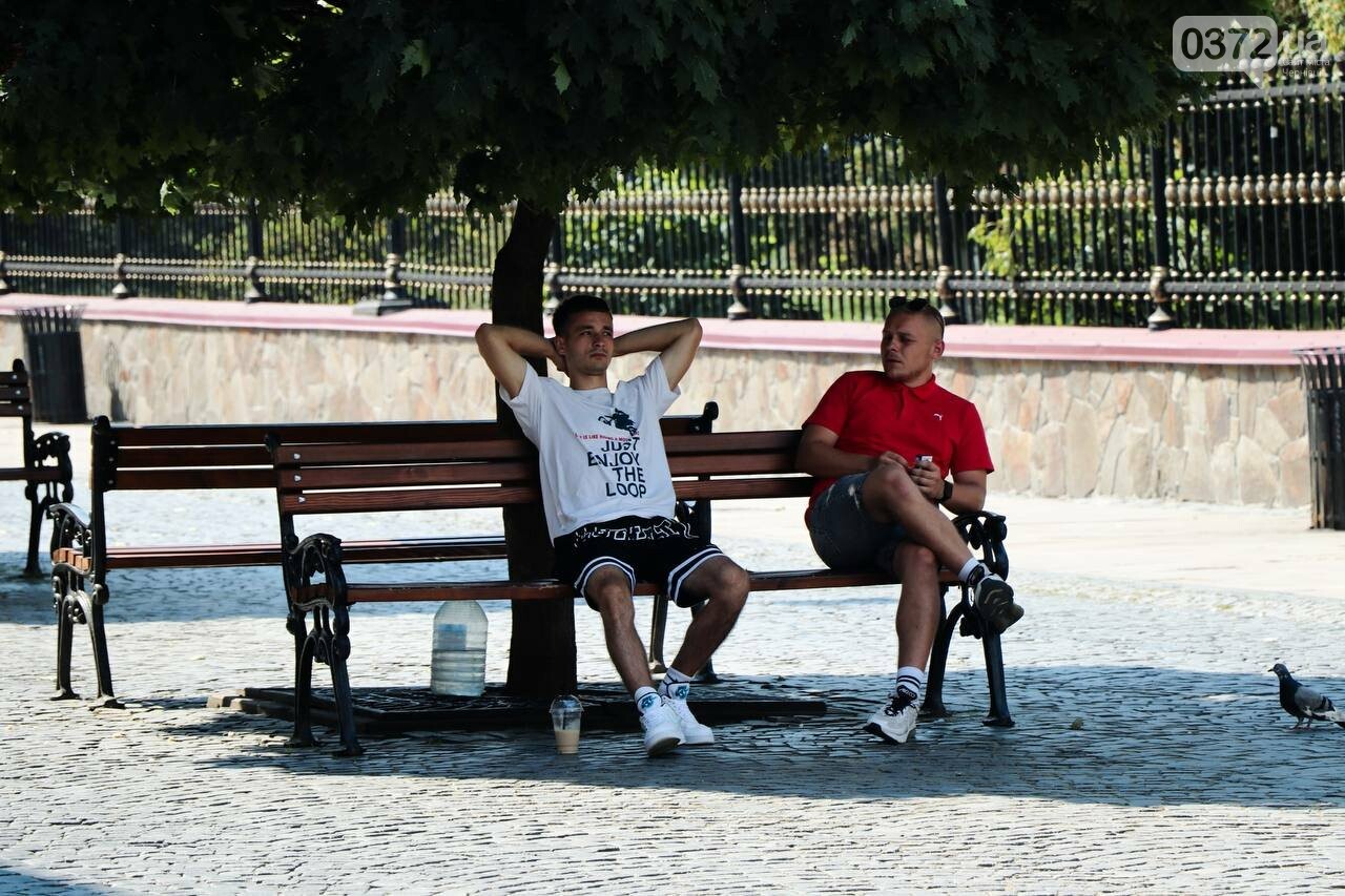 Чернівчани на вулиці Ольги Кобилянської