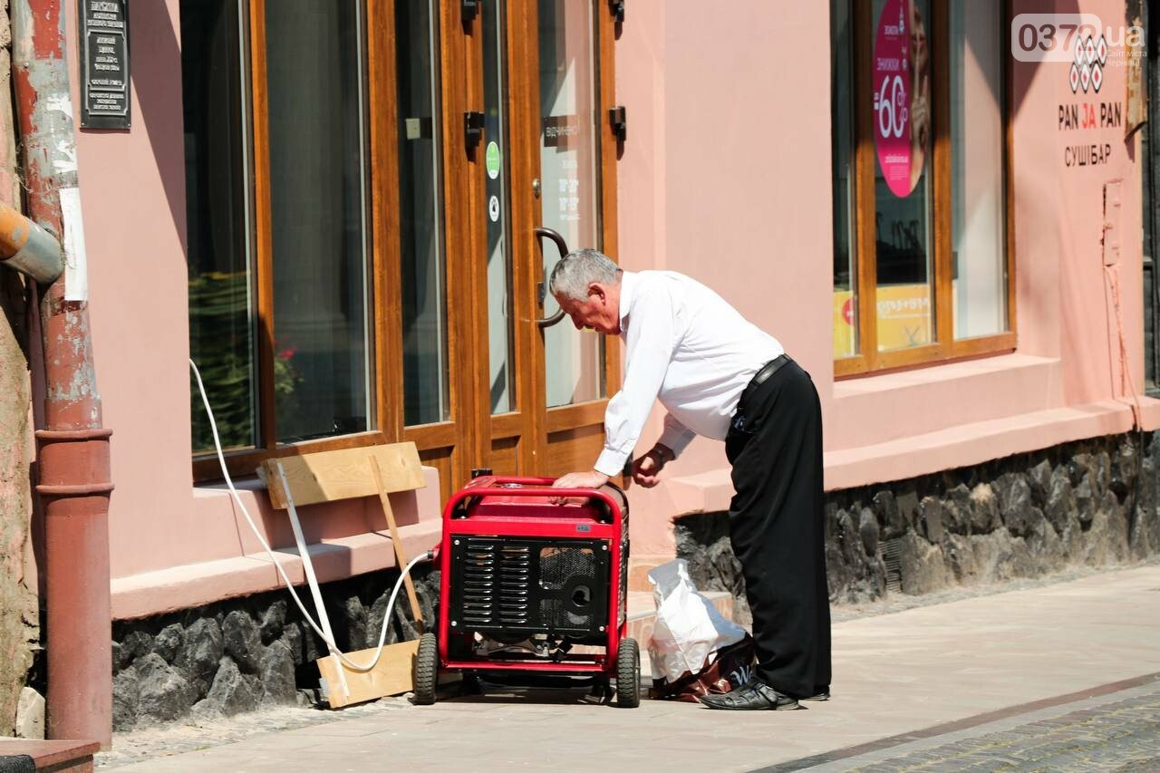 Чернівчани на вулиці Ольги Кобилянської
