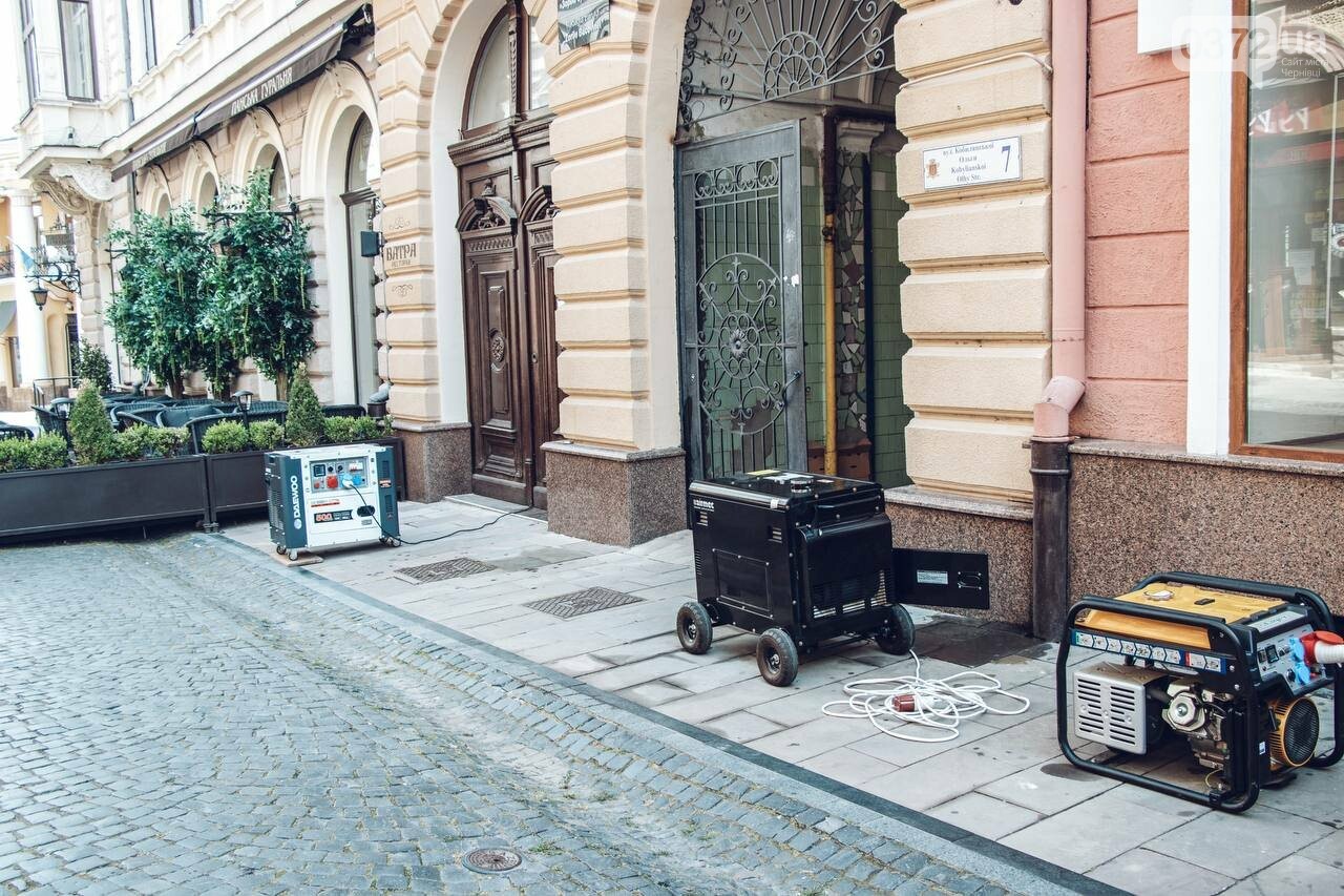 Чернівчани на вулиці Ольги Кобилянської