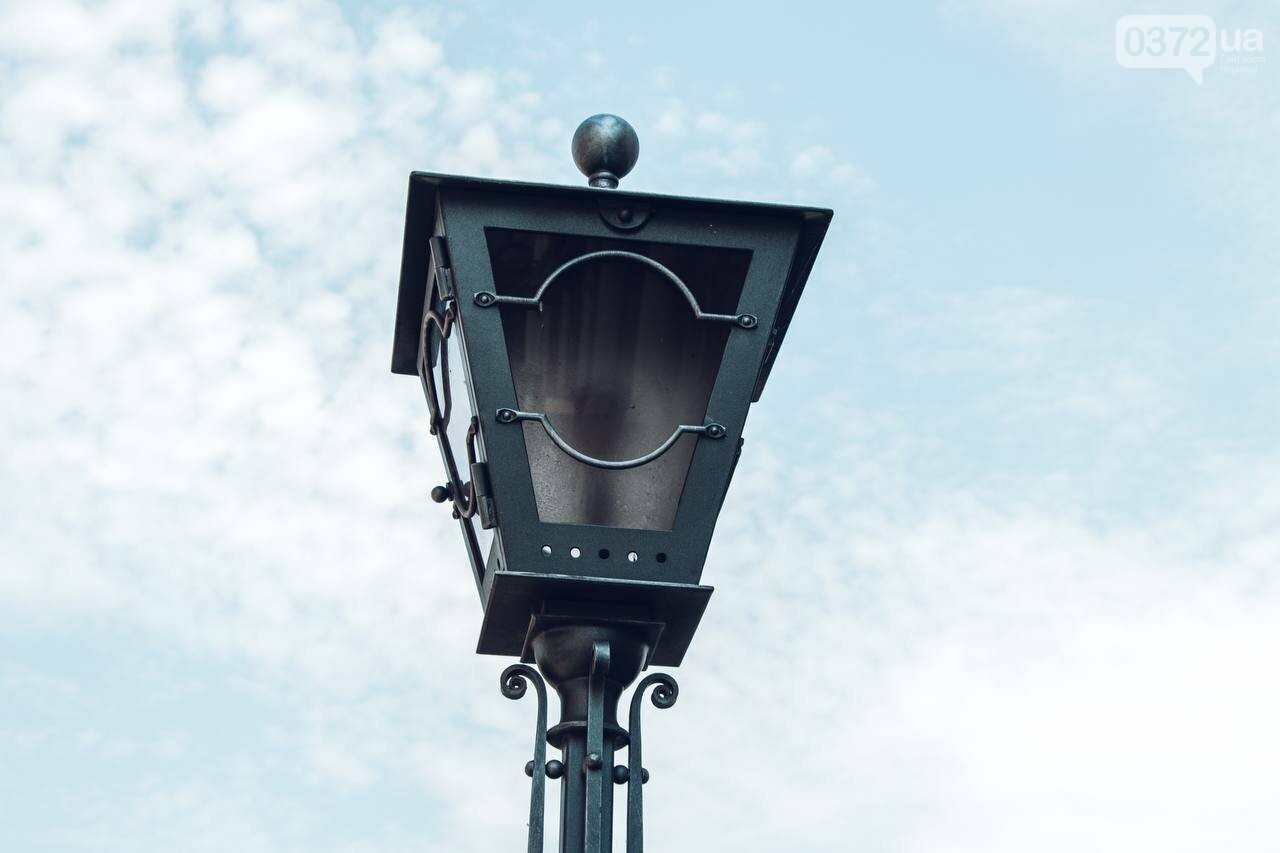 Чернівчани на вулиці Ольги Кобилянської