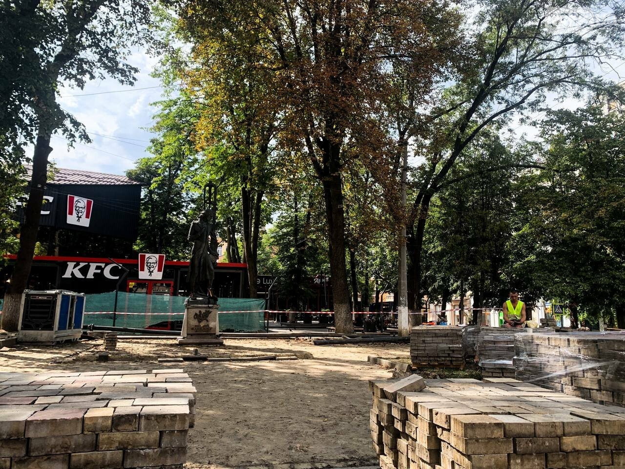 Ремонт скверу в центрі Чернівців