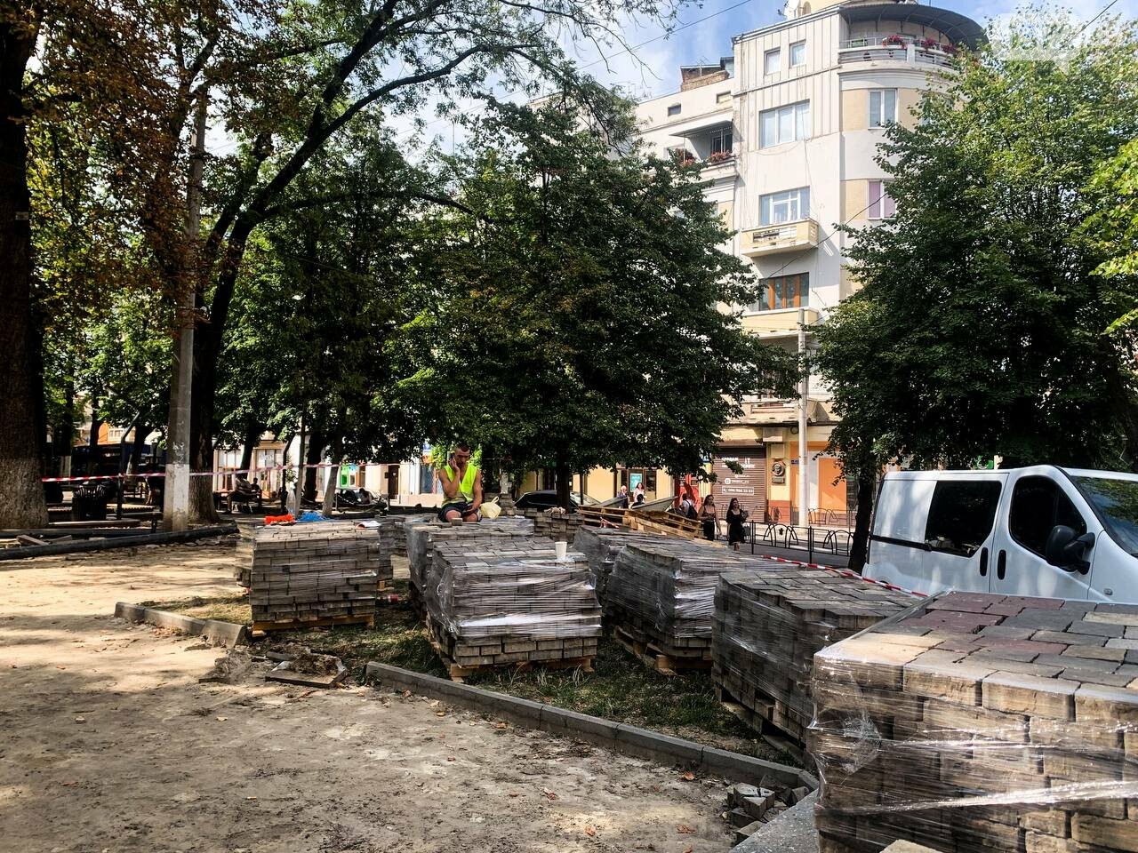 Ремонт скверу в центрі Чернівців