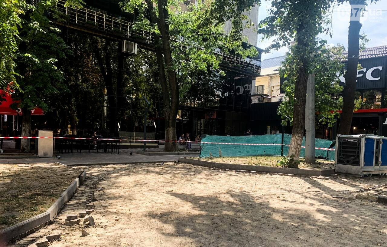 Ремонт скверу в центрі Чернівців